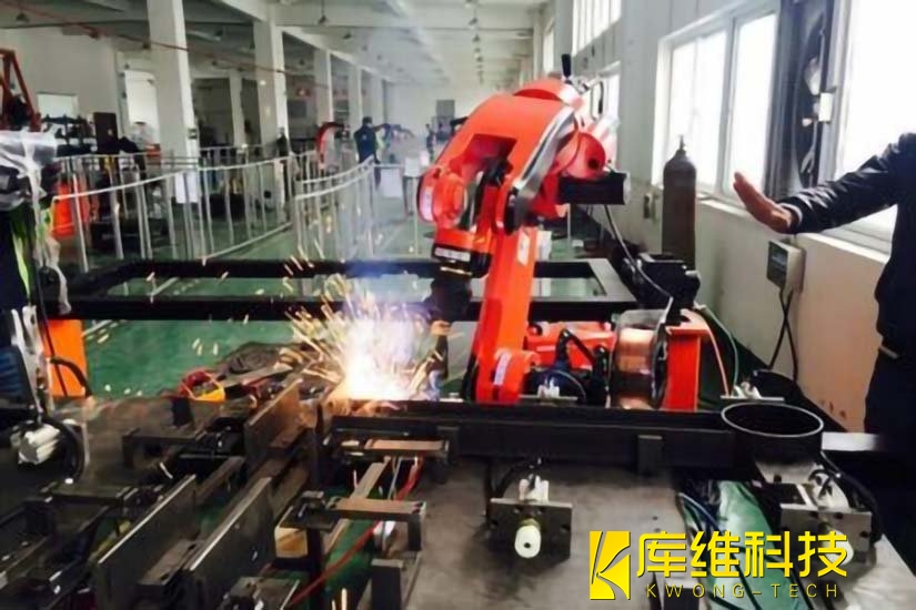 焊接<a href='http://m.yamin.net.cn' target='_blank'><u>機器人工作站</u></a>